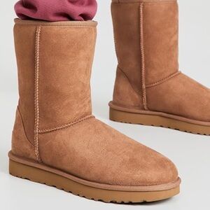 UGG Classic Short Boots ll Women’s Sz 11